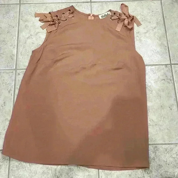 Sleeveless blouse - Picture 3 of 4